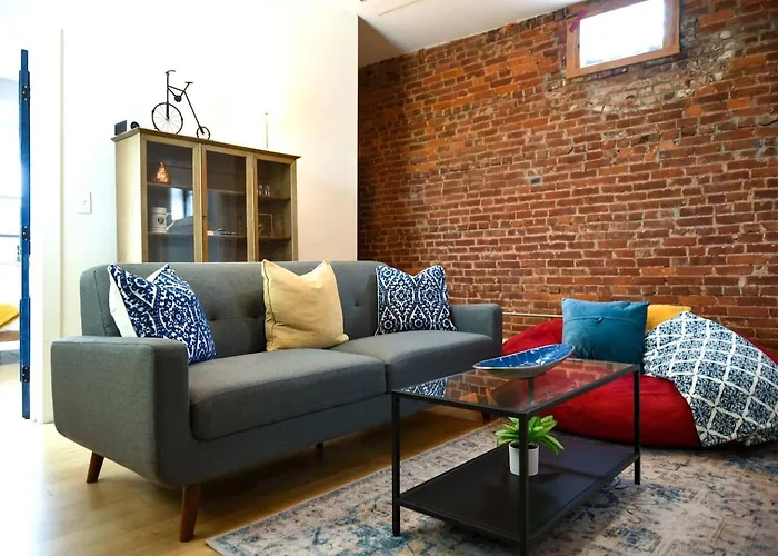 Industrial Vintage Retreat Near Downtown, Stadiums *