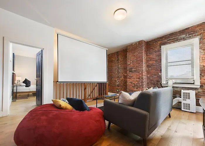 Industrial Vintage Retreat Near Downtown, Stadiums *
