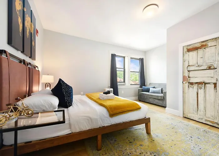 Industrial Vintage Retreat Near Downtown, Stadiums Appartement
