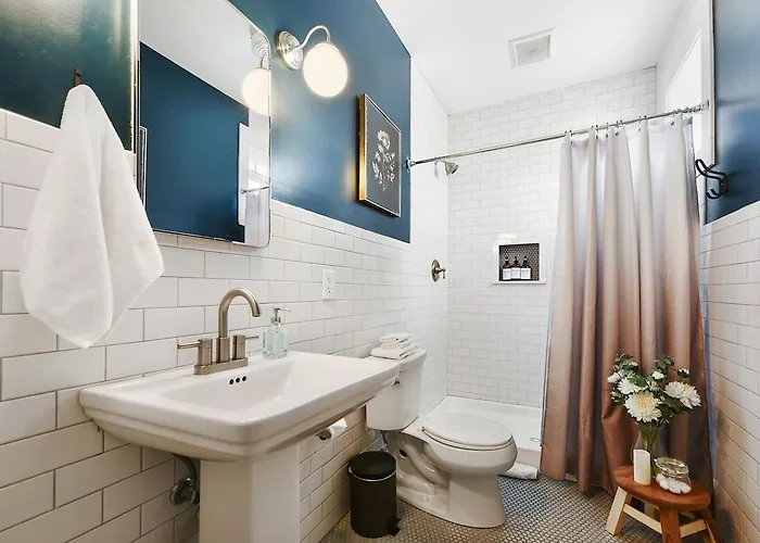 Industrial Vintage Retreat Near Downtown, Stadiums *